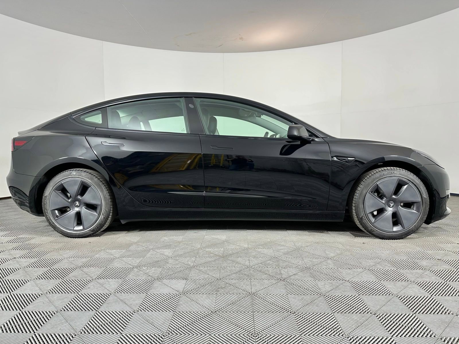 Used 2023 Tesla Model 3 Standard Range RWD image 32