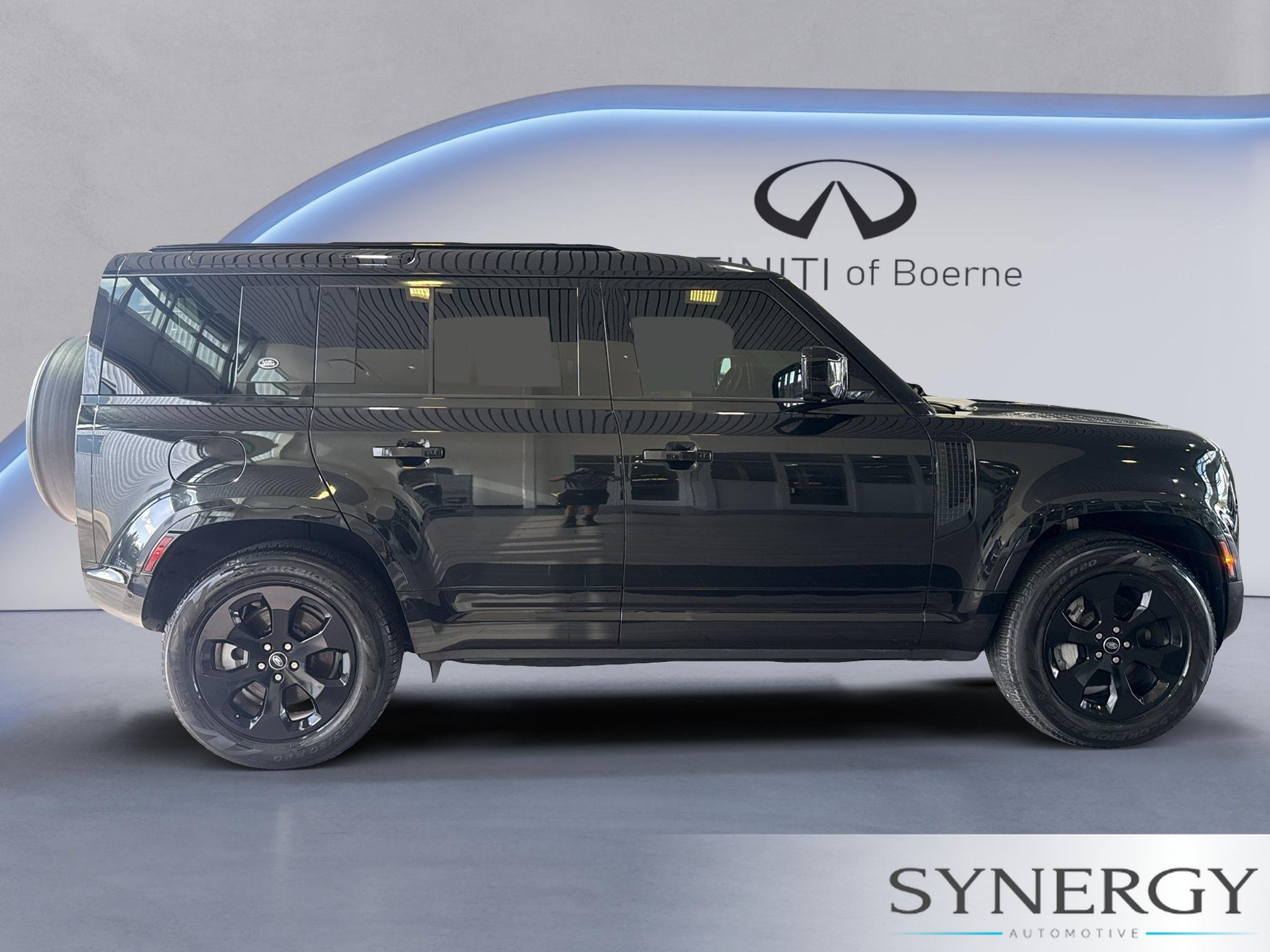Used 2022 Land Rover Defender 110 X-Dynamic SE AWD/4WD image 4