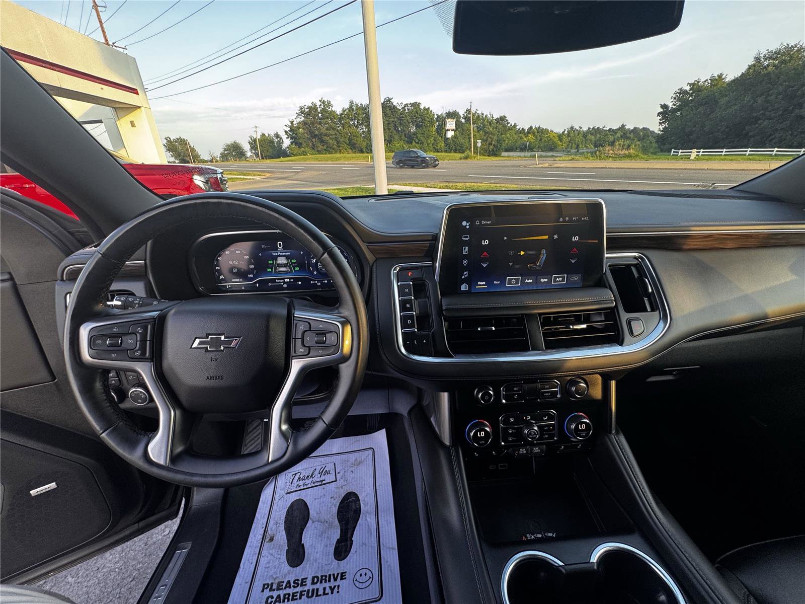 Used 2024 Chevrolet Suburban Z71 w/ Luxury Package AWD/4WD image 16