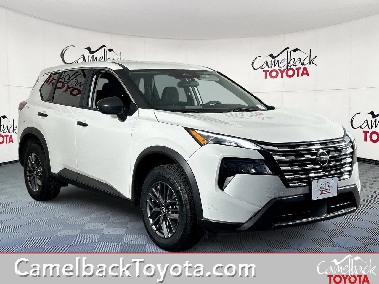 Used 2024 Nissan Rogue S AWD/4WD image 1