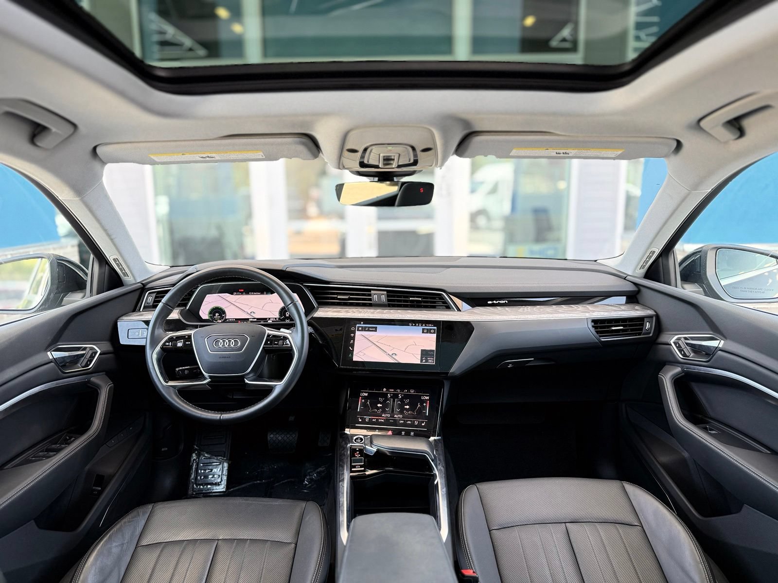Used 2023 Audi e-tron Premium Plus w/ Premium Plus Package AWD/4WD image 2
