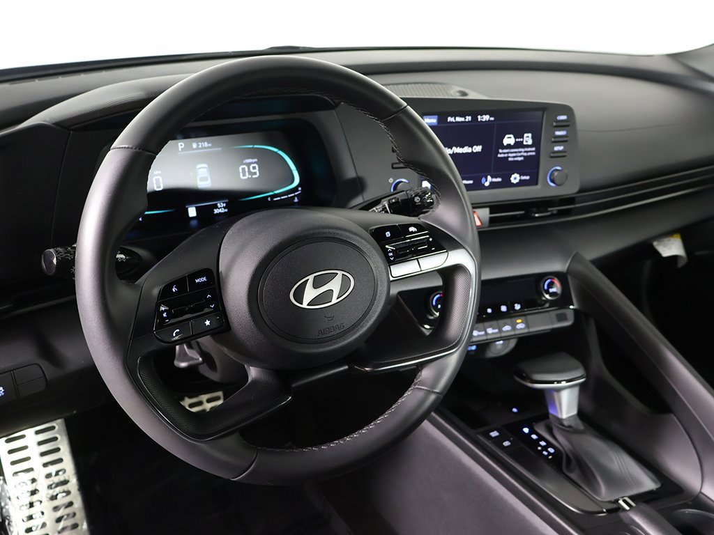 Certified 2025 Hyundai Elantra Sport image 22