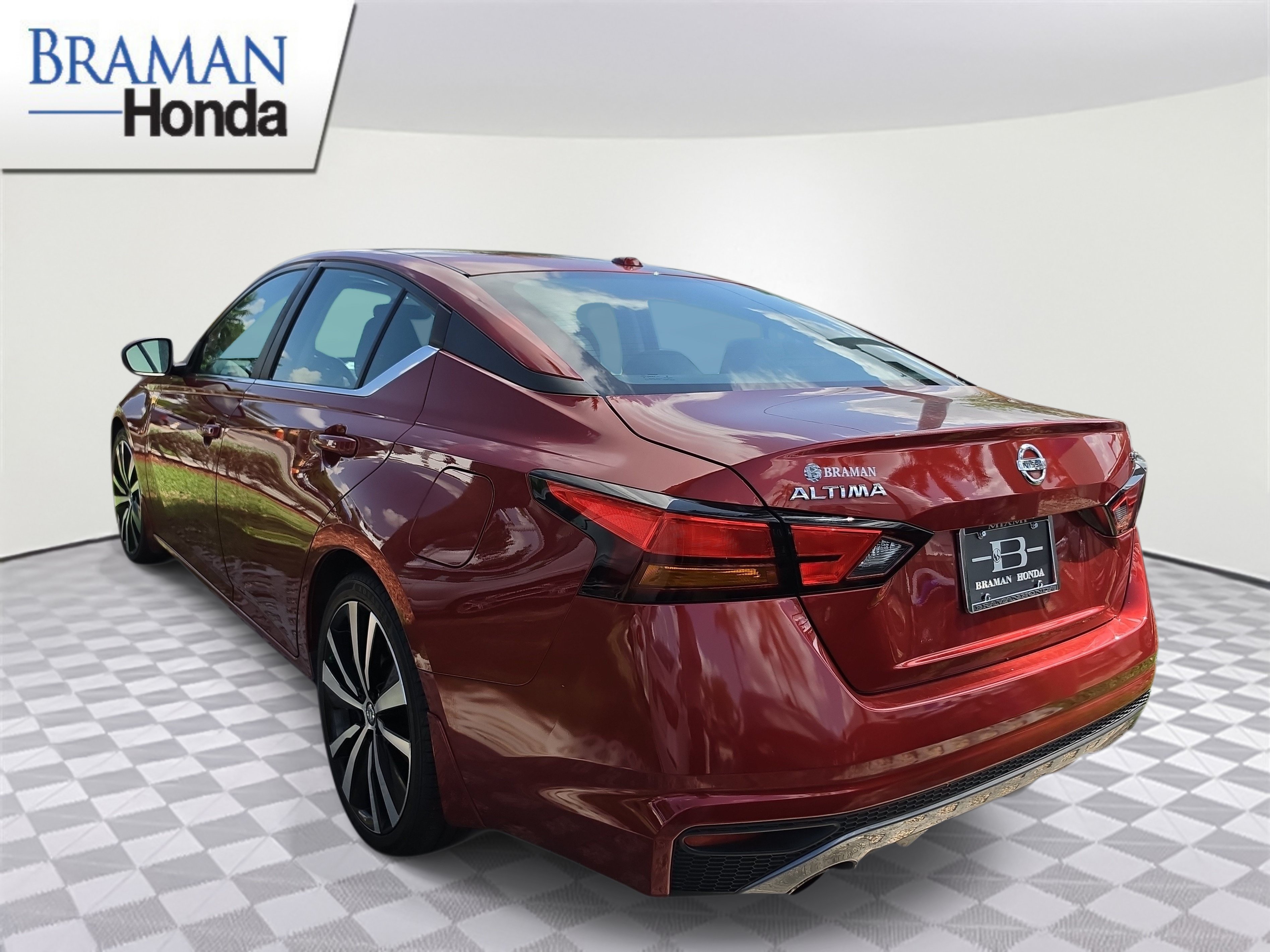 Used 2019 Nissan Altima 2.5 SR w/ SR Premium Package FWD image 4