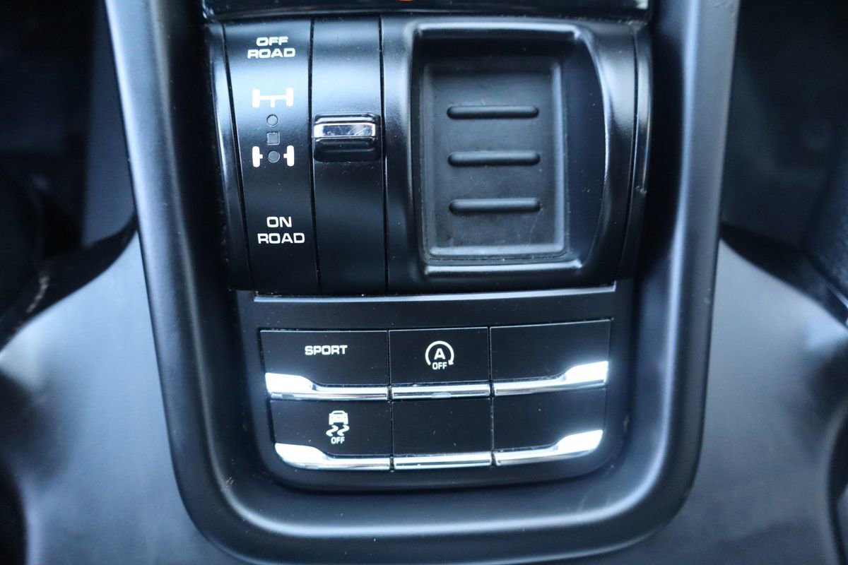 Used 2016 Porsche Cayenne image 23