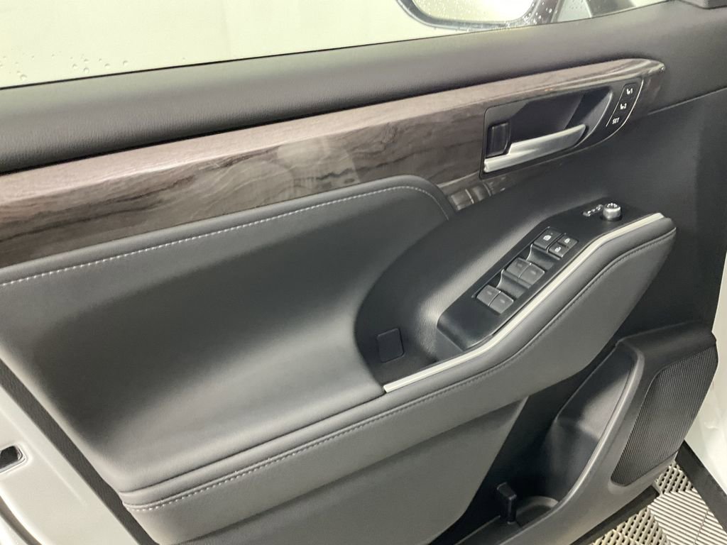 New 2026 Toyota Highlander Platinum image 16