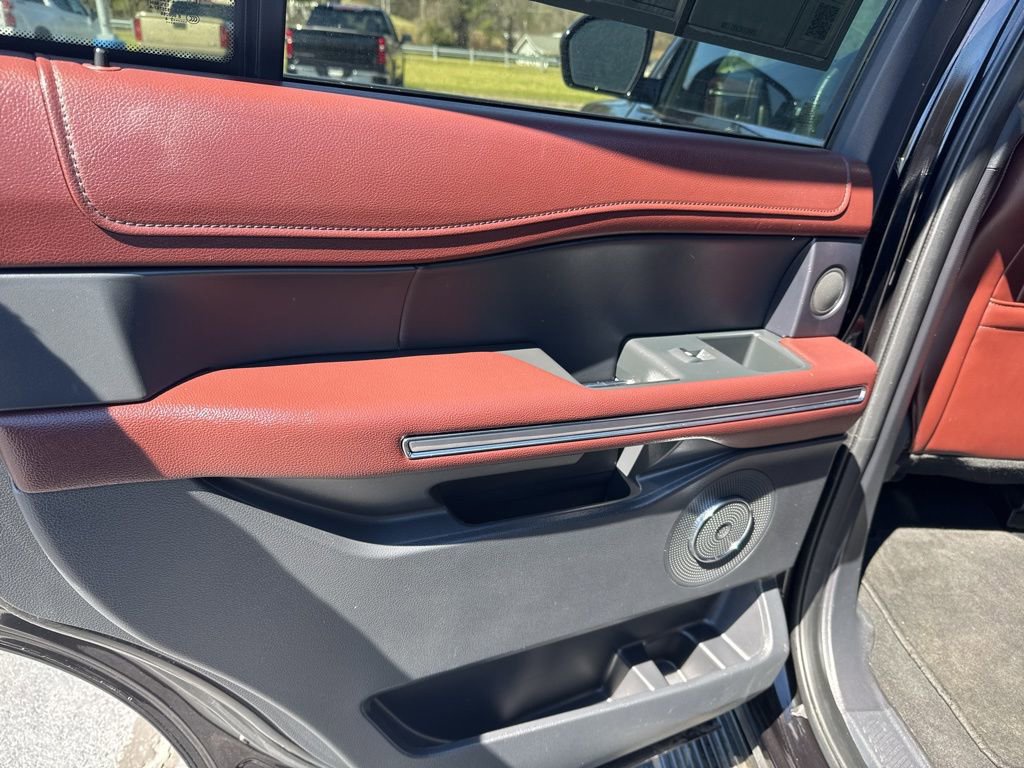 Used 2024 Ford Expedition Limited image 32
