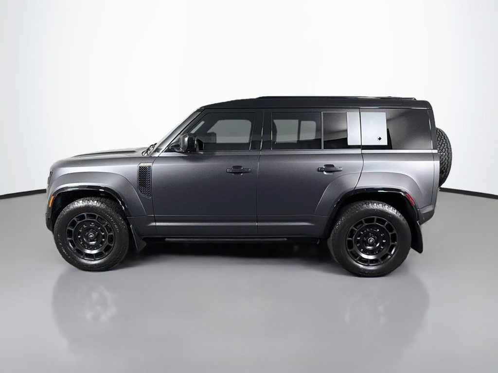 Used 2025 Land Rover Defender 110 AWD/4WD image 8