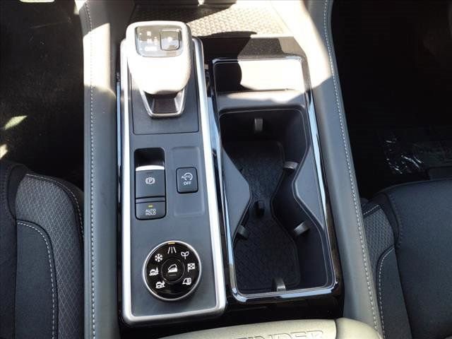 New 2025 Nissan Pathfinder SV image 15