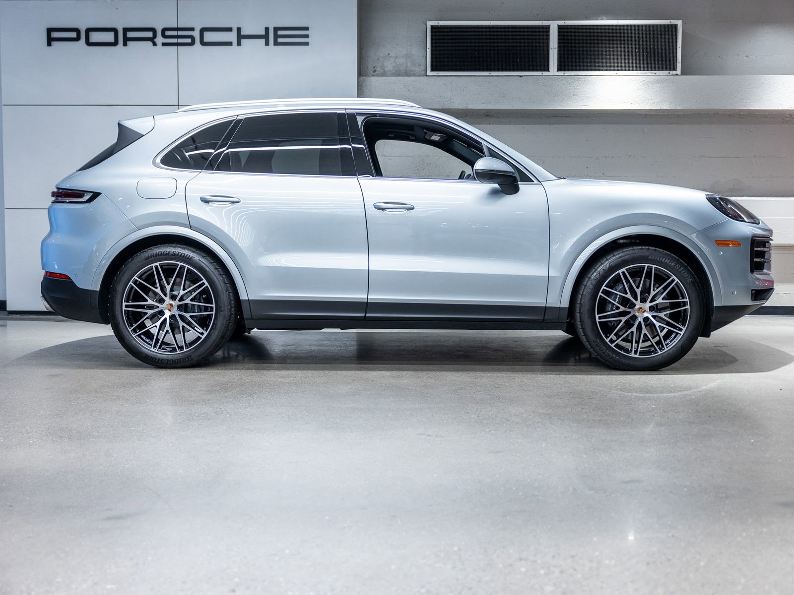 Certified 2025 Porsche Cayenne image 9