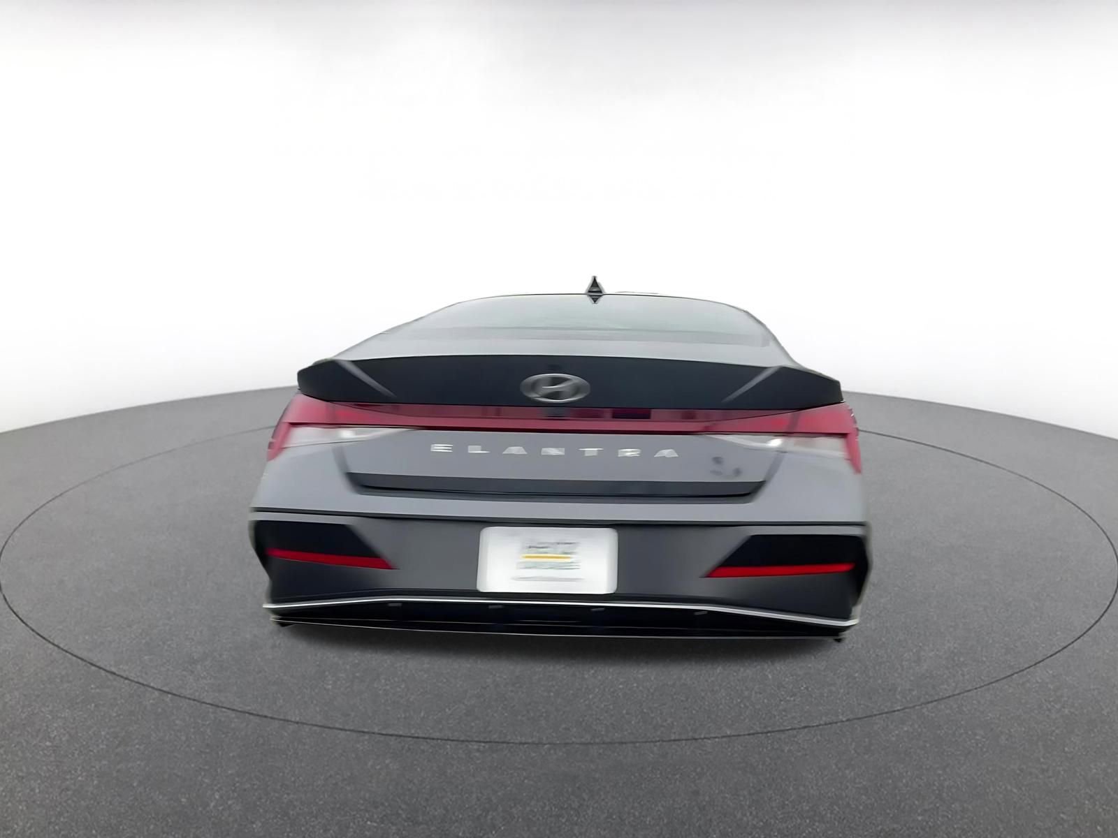 Used 2025 Hyundai Elantra SEL image 12