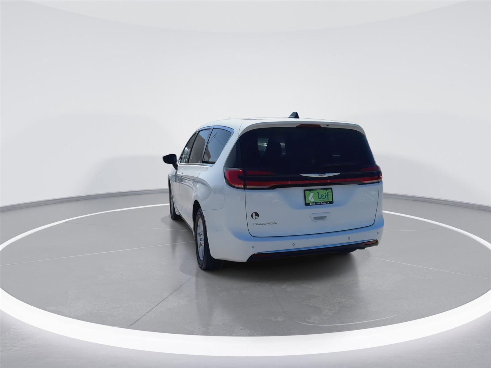 Used 2023 Chrysler Pacifica Touring-L image 8