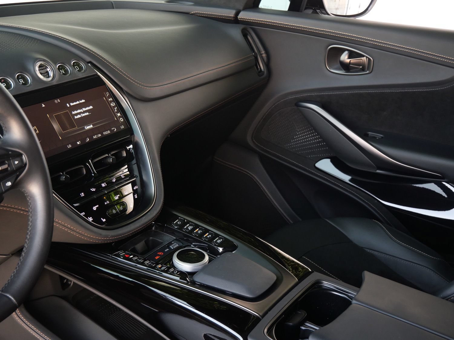 Used 2024 Aston Martin DBX AWD/4WD image 10