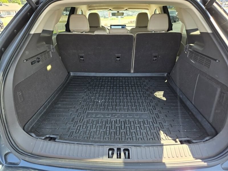 Used 2023 Lincoln Nautilus AWD w/ Premium Package image 16