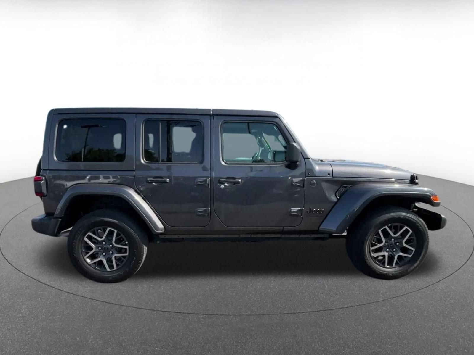 Used 2025 Jeep Wrangler Unlimited Sahara AWD/4WD image 13