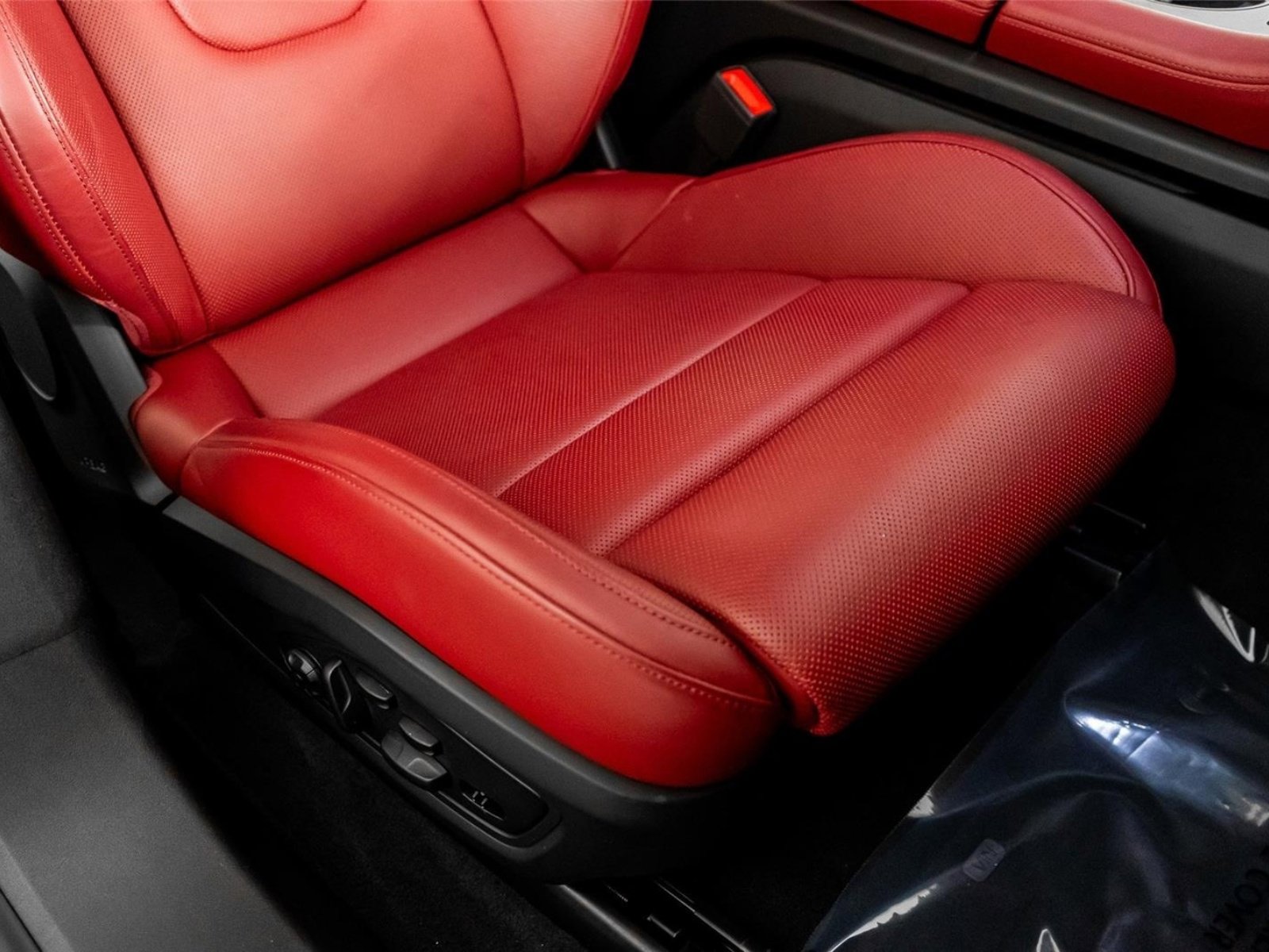 Used 2023 Porsche Taycan GTS w/ Technology Package image 34