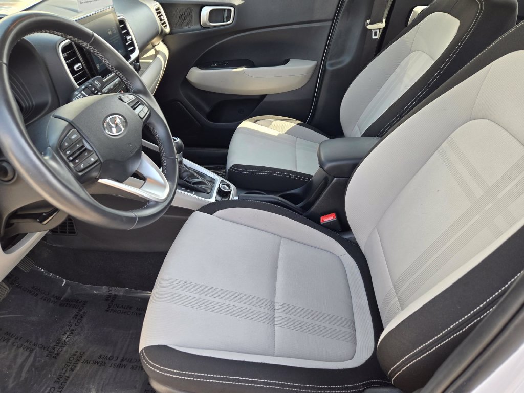 Used 2025 Hyundai Venue SEL FWD image 14