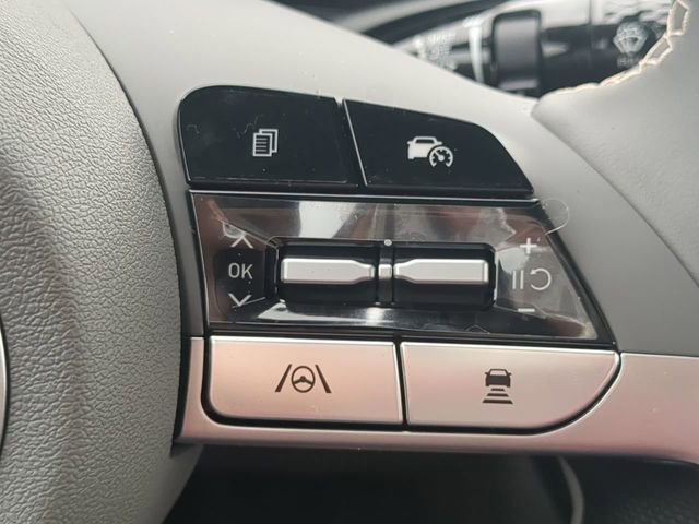Used 2025 Hyundai Elantra SEL FWD image 25