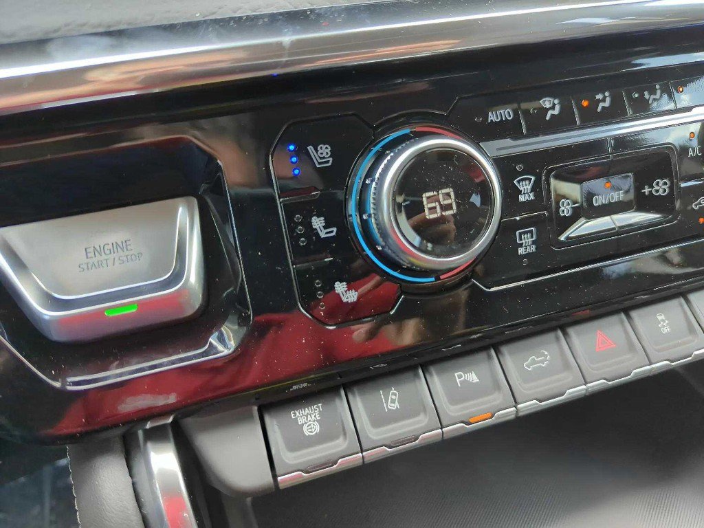 New 2025 GMC Sierra 2500 Denali w/ Denali Reserve Package image 15