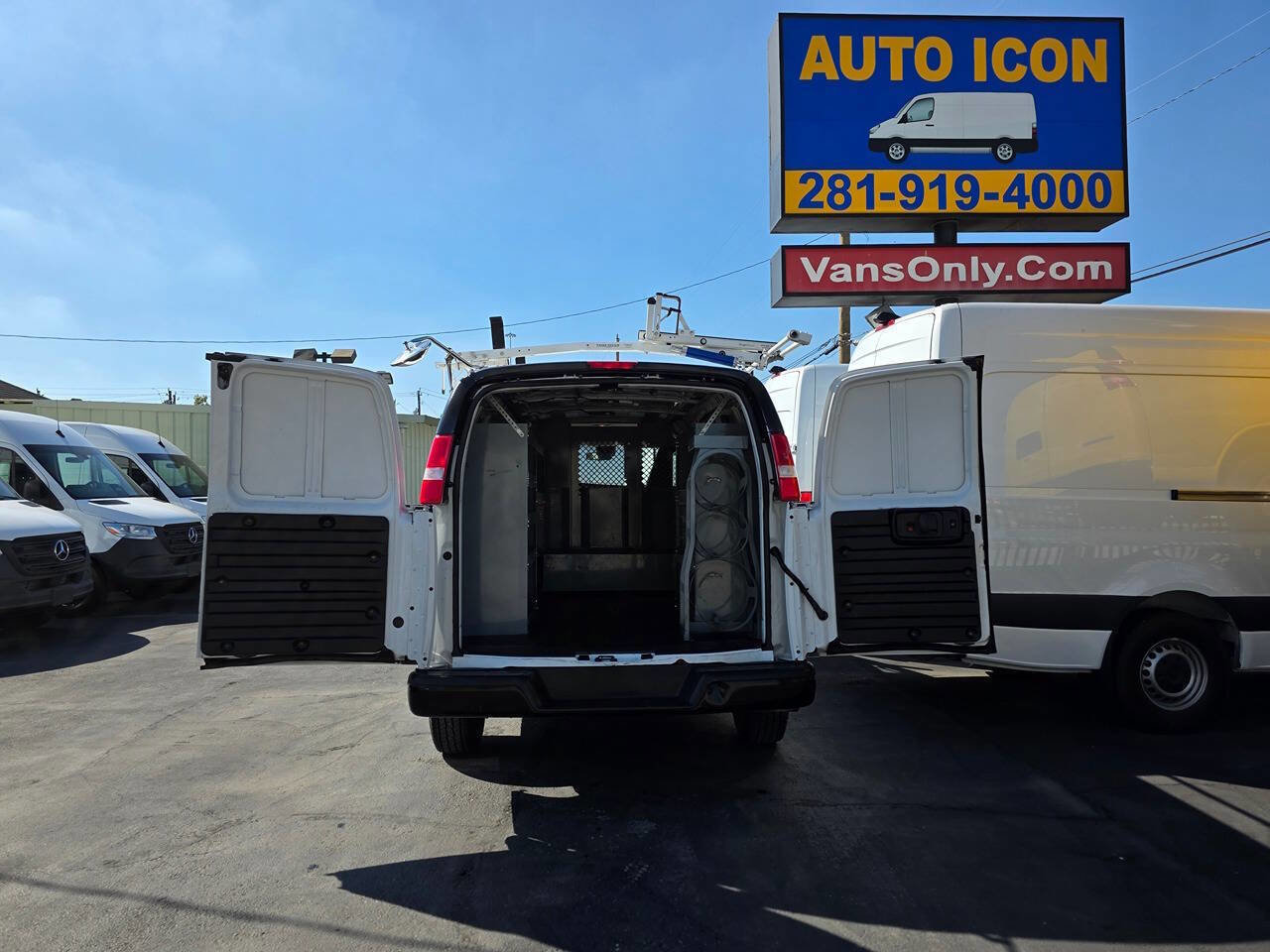 Used 2020 Chevrolet Express 3500 RWD image 15