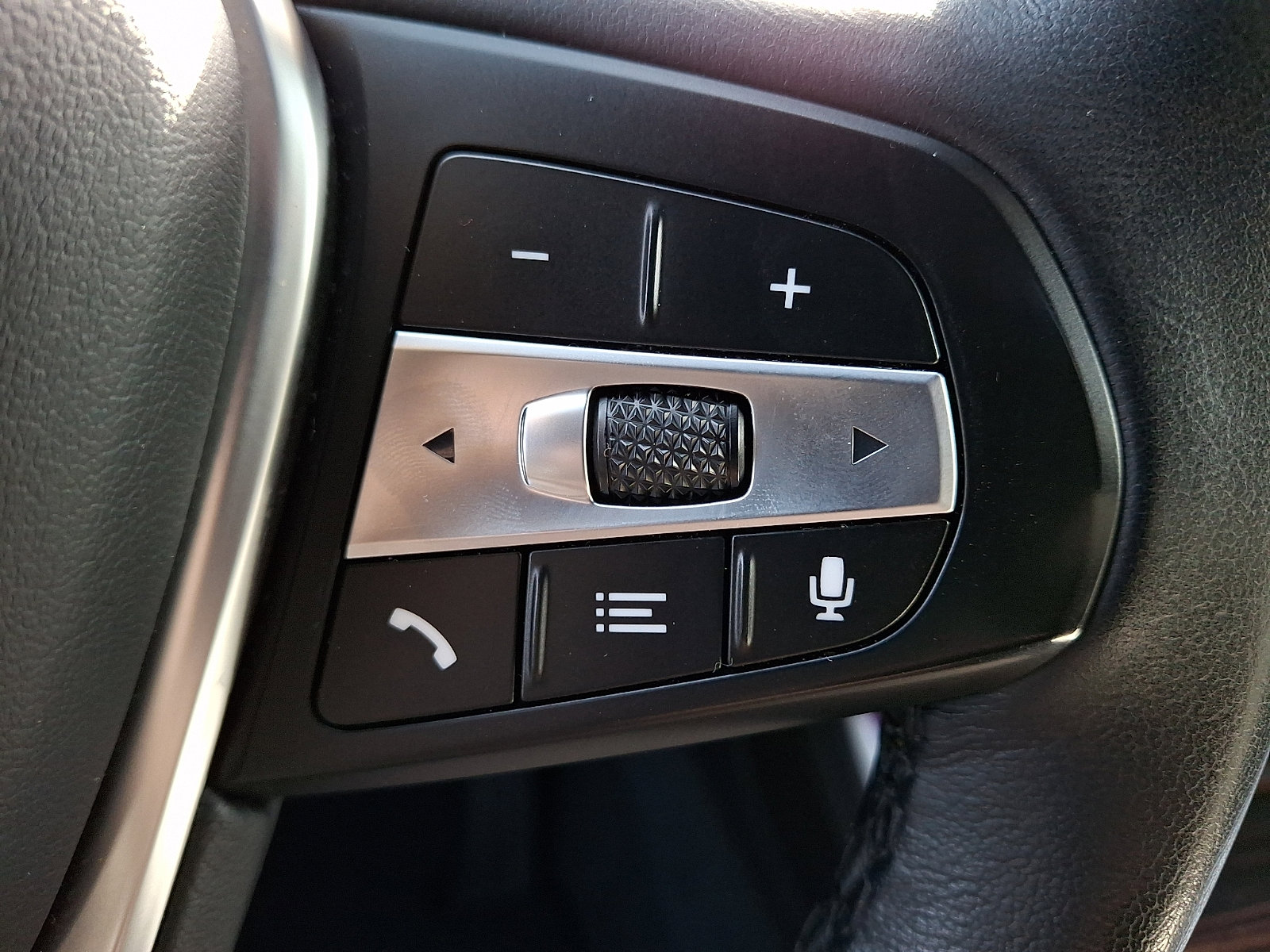 Used 2025 BMW X5 xDrive50e image 24