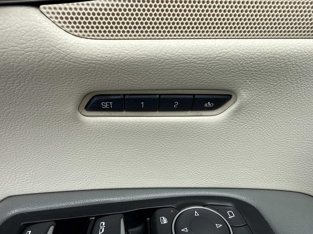 Used 2018 Cadillac XT5 Luxury w/ Driver Awareness Package FWD image 23
