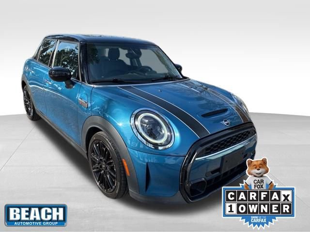Used 2022 MINI Cooper S image 1