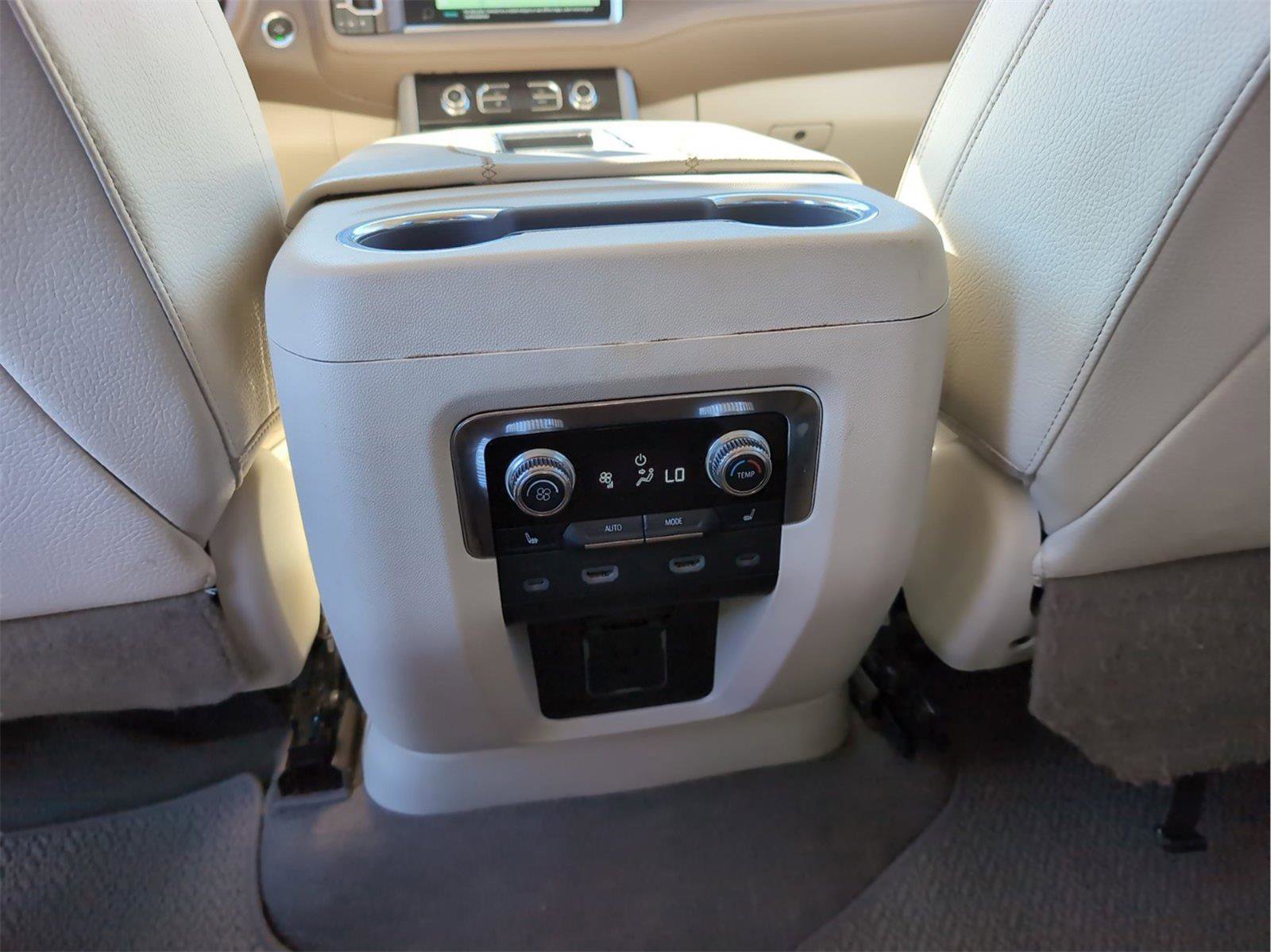 Used 2023 GMC Yukon XL Denali image 34