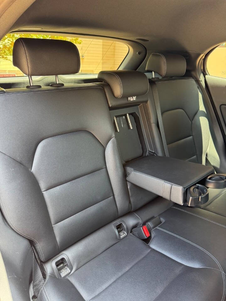 Used 2019 Mercedes-Benz GLA 250 4MATIC image 17