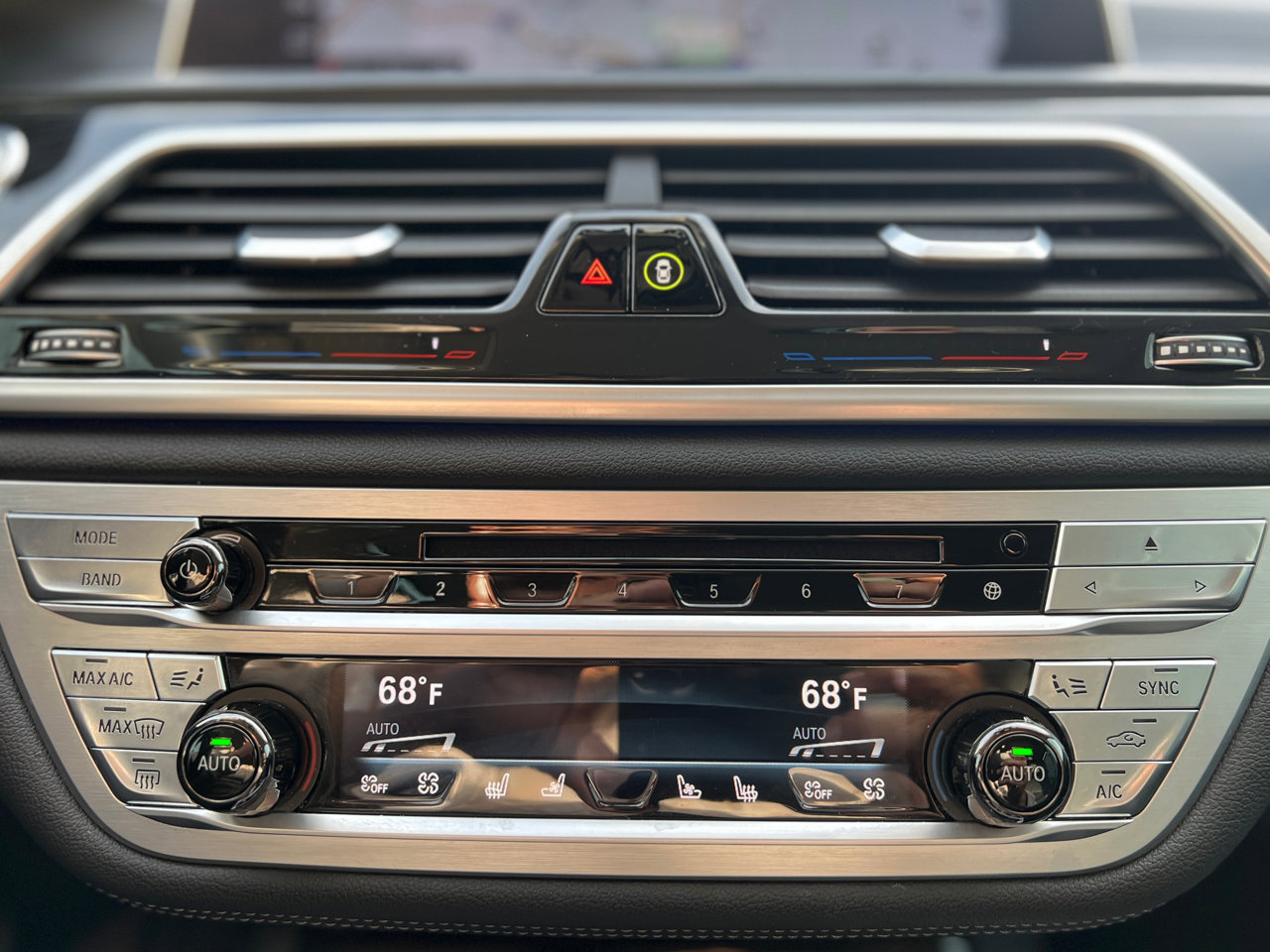 Used 2019 BMW 750i w/ Executive Package image 27