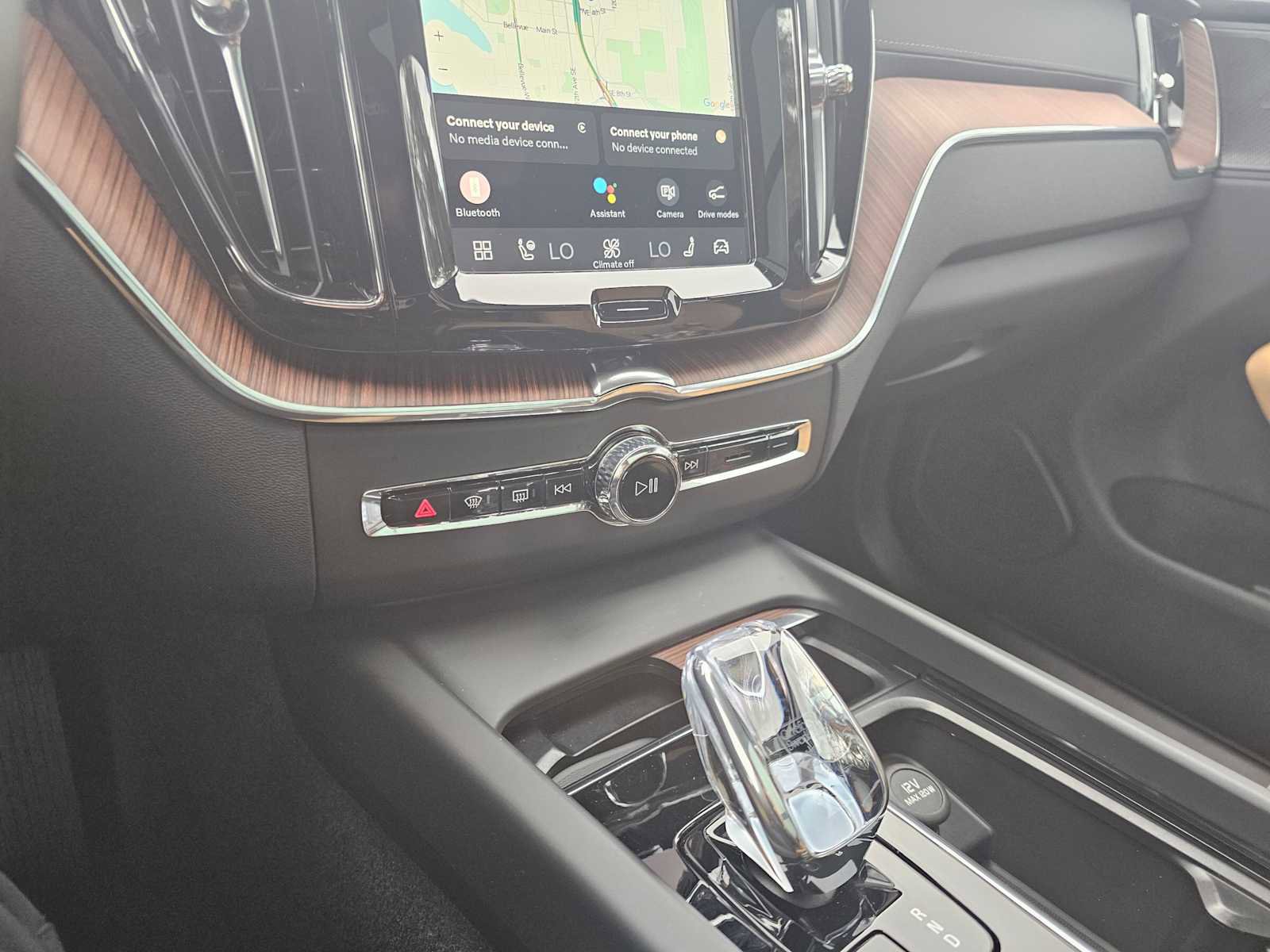 Certified 2025 Volvo XC60 T8 Ultra w/ Protection Package Premier image 27