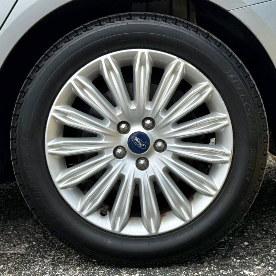 Used 2015 Ford Fusion SE w/ Equipment Group 502A FWD image 22