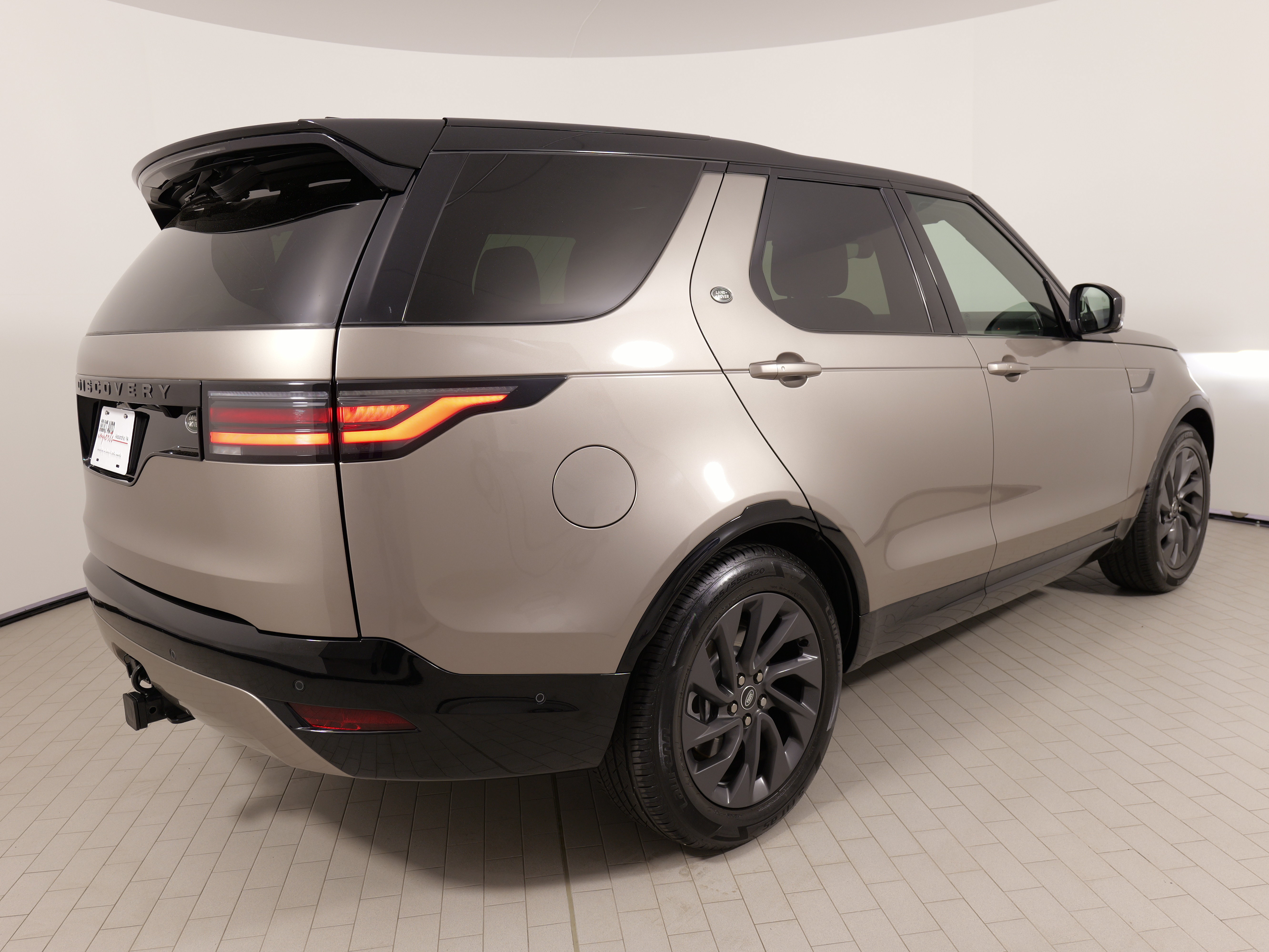 Used 2023 Land Rover Discovery S R-Dynamic AWD/4WD image 12