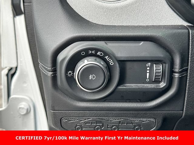 Used 2025 Jeep Wrangler Unlimited Sahara AWD/4WD image 24