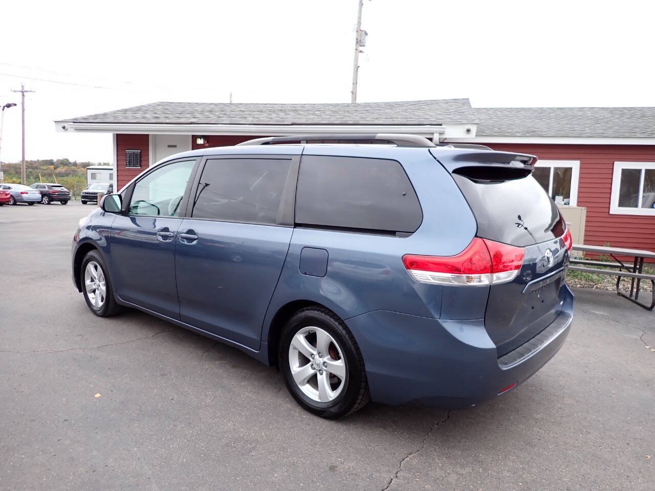 Used 2014 Toyota Sienna LE FWD image 4