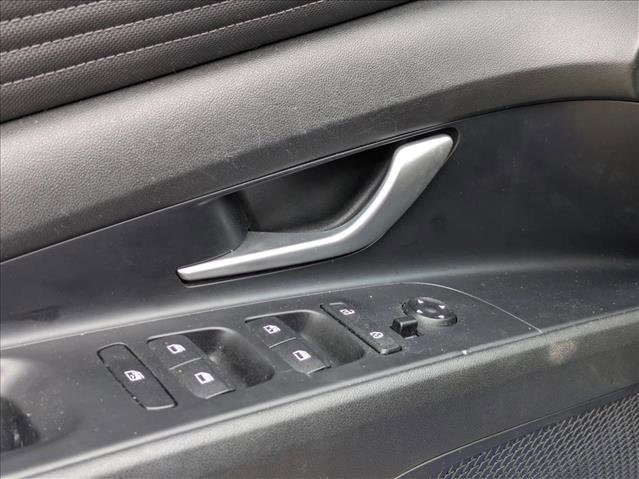 Used 2023 Hyundai Elantra SEL w/ Convenience Package image 9