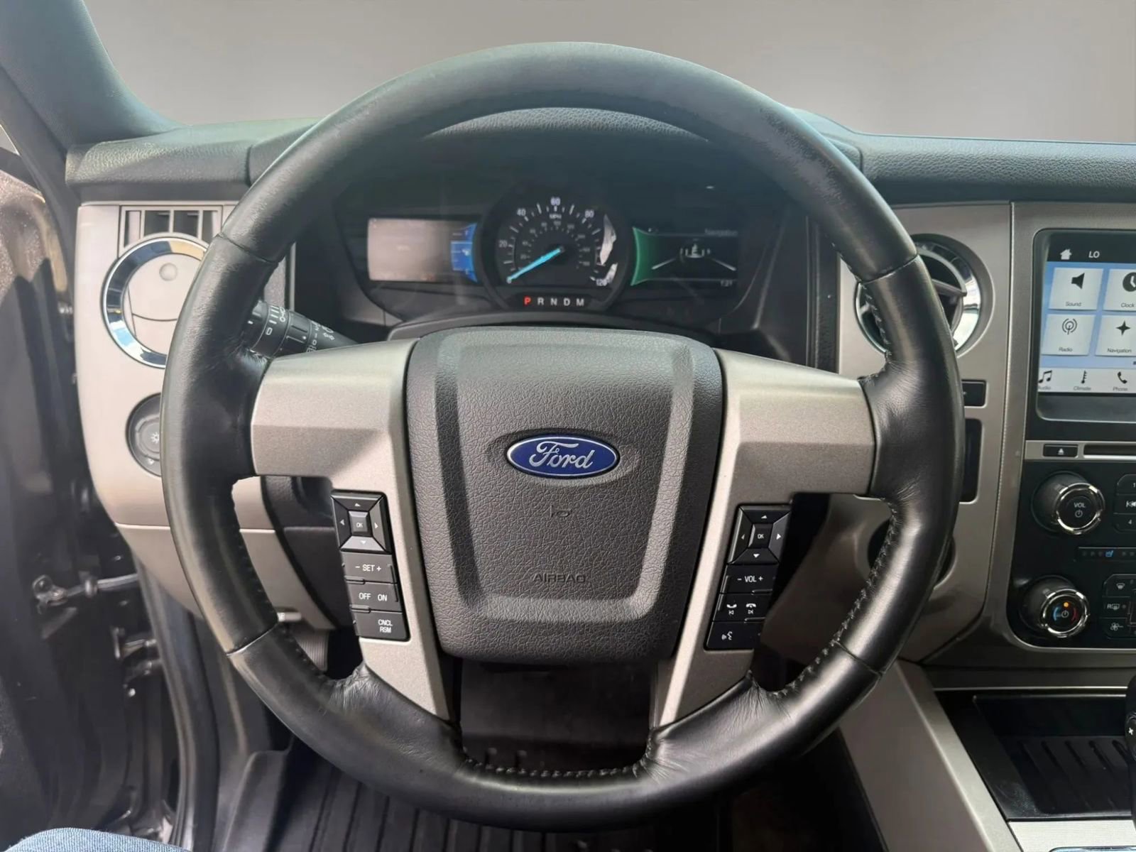 Used 2017 Ford Expedition Limited w/ Equipment Group 301A AWD/4WD image 18