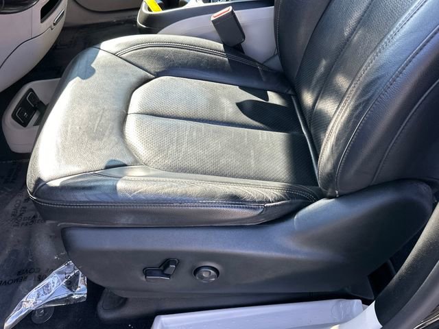 Used 2019 Chrysler Pacifica Touring-L FWD image 12