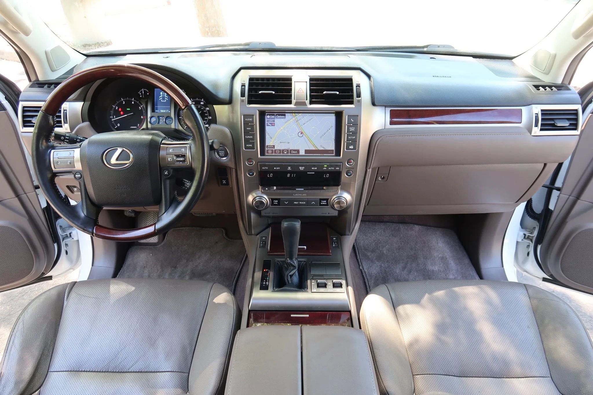 Used 2015 Lexus GX 460 w/ Premium Package AWD/4WD image 21