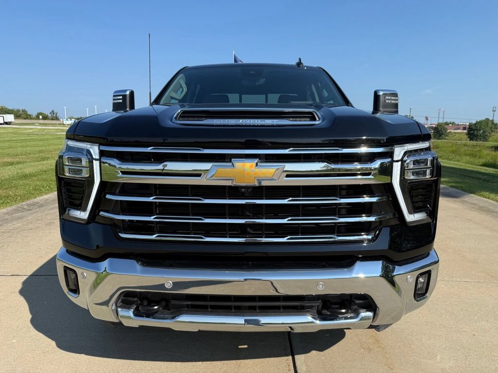 Used 2026 Chevrolet Silverado 2500 LTZ w/ LTZ Premium Package AWD/4WD image 9
