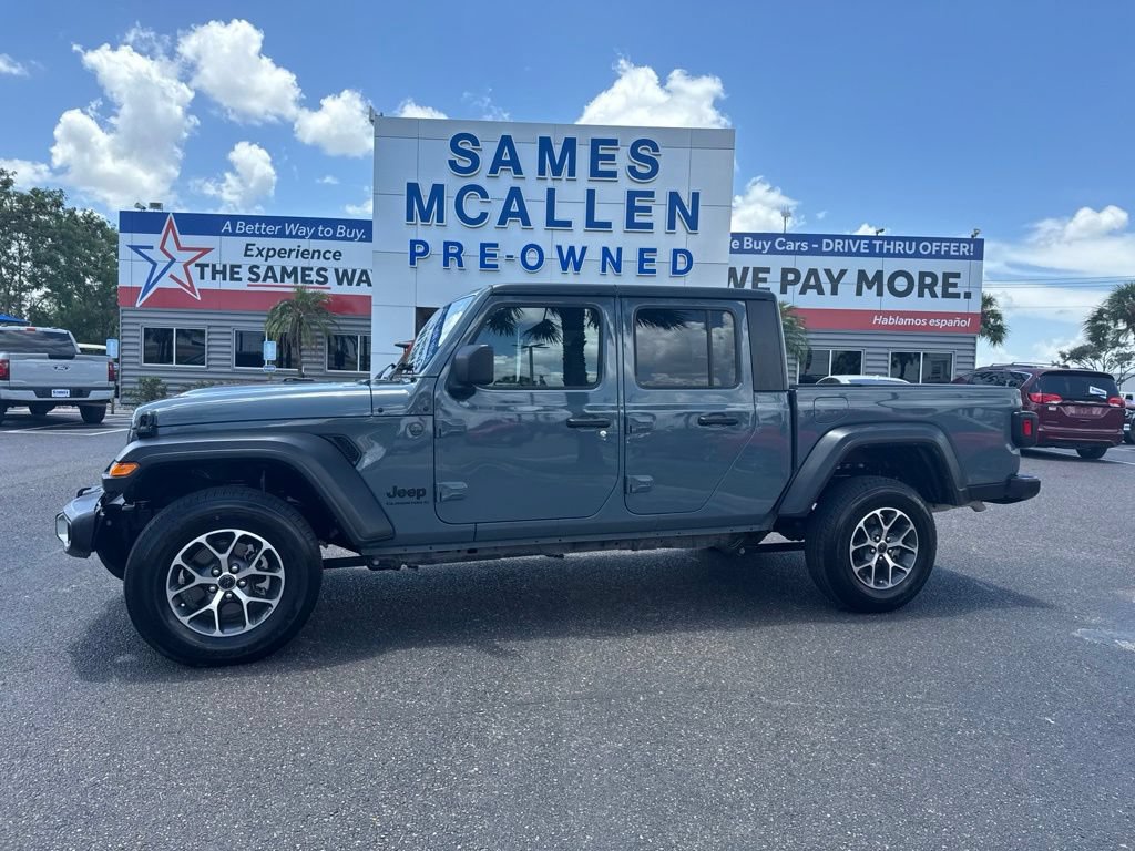 Used 2025 Jeep Gladiator Sport AWD/4WD image 2