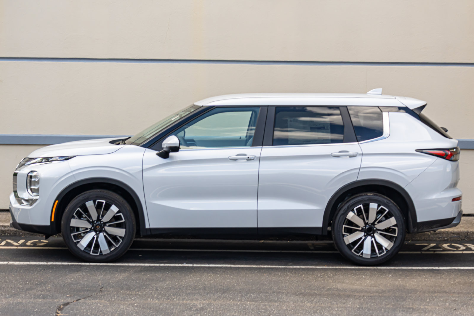 New 2026 Mitsubishi Outlander SE FWD image 7