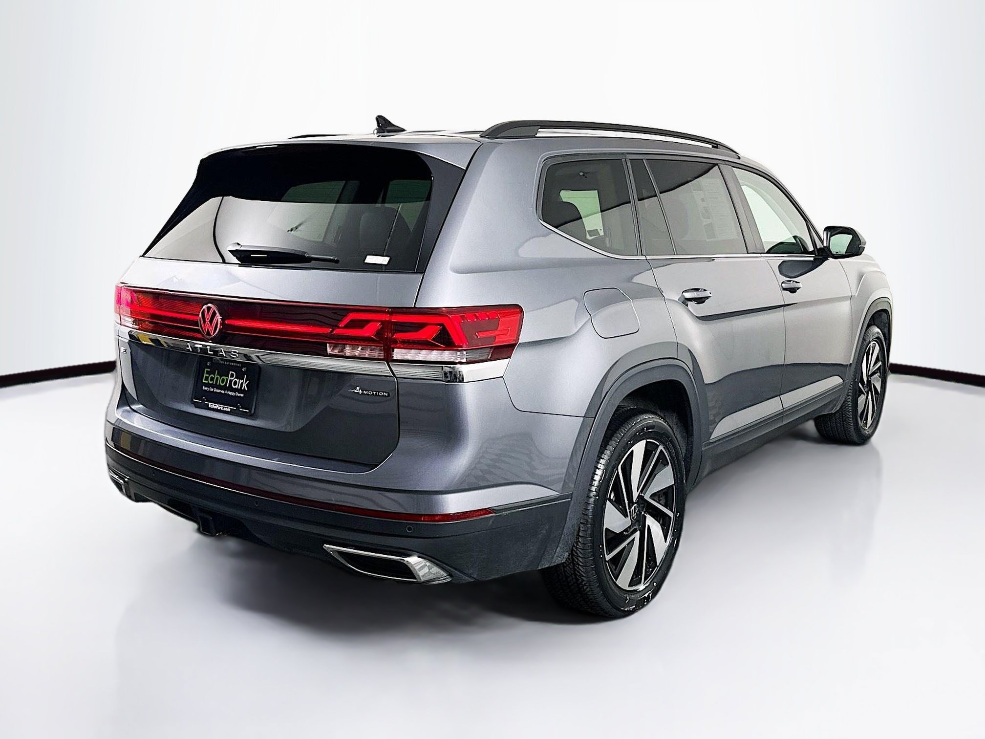 Used 2025 Volkswagen Atlas SE AWD/4WD image 9