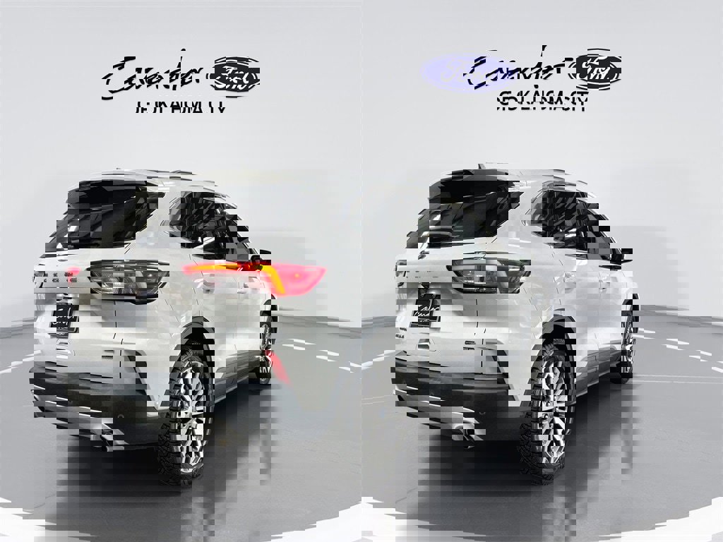 Used 2020 Ford Escape Titanium w/ Titanium Premium Package 2.0 image 8