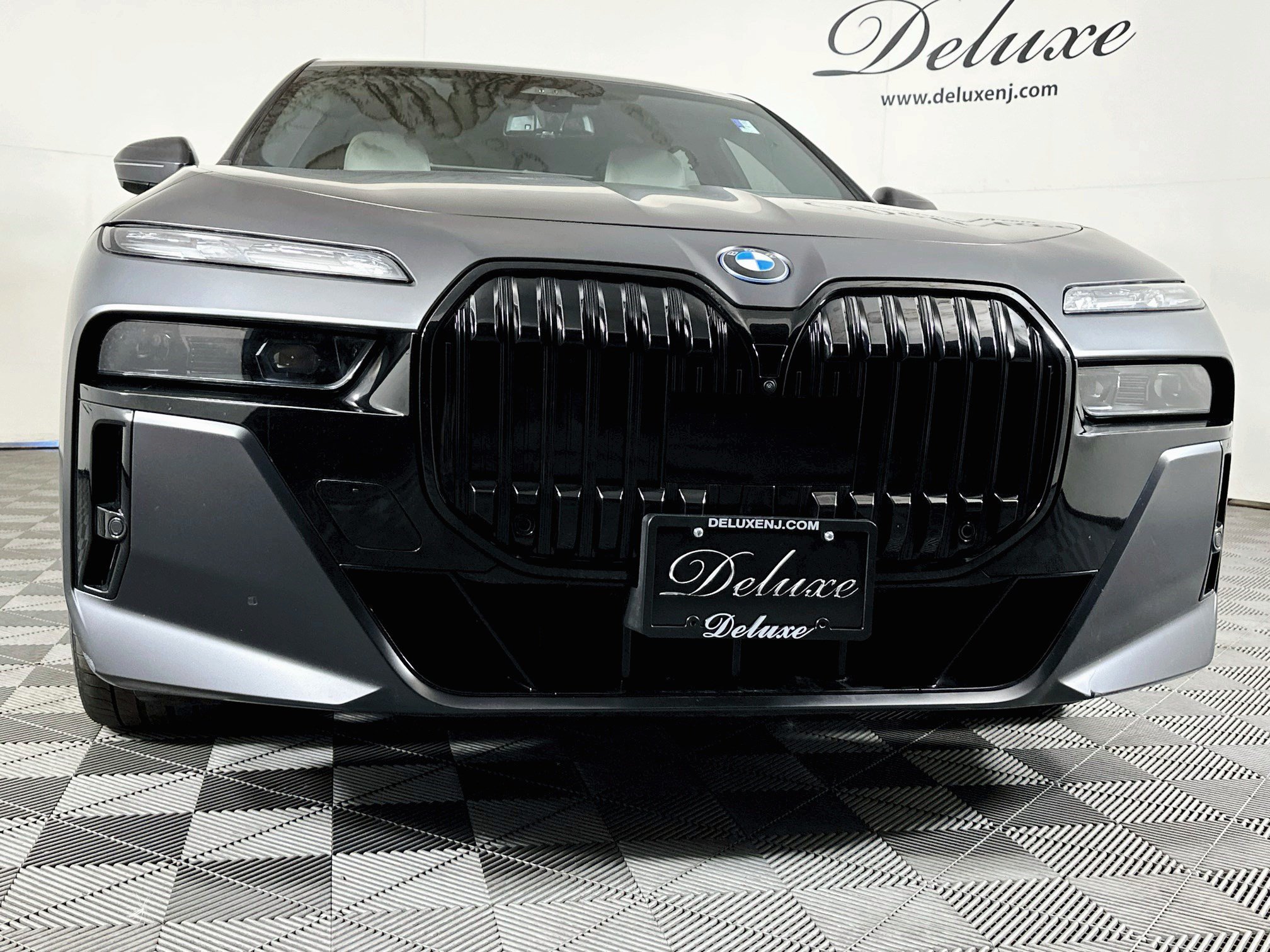 Used 2023 BMW i7 xDrive60 w/ Executive Package 2 AWD/4WD image 31