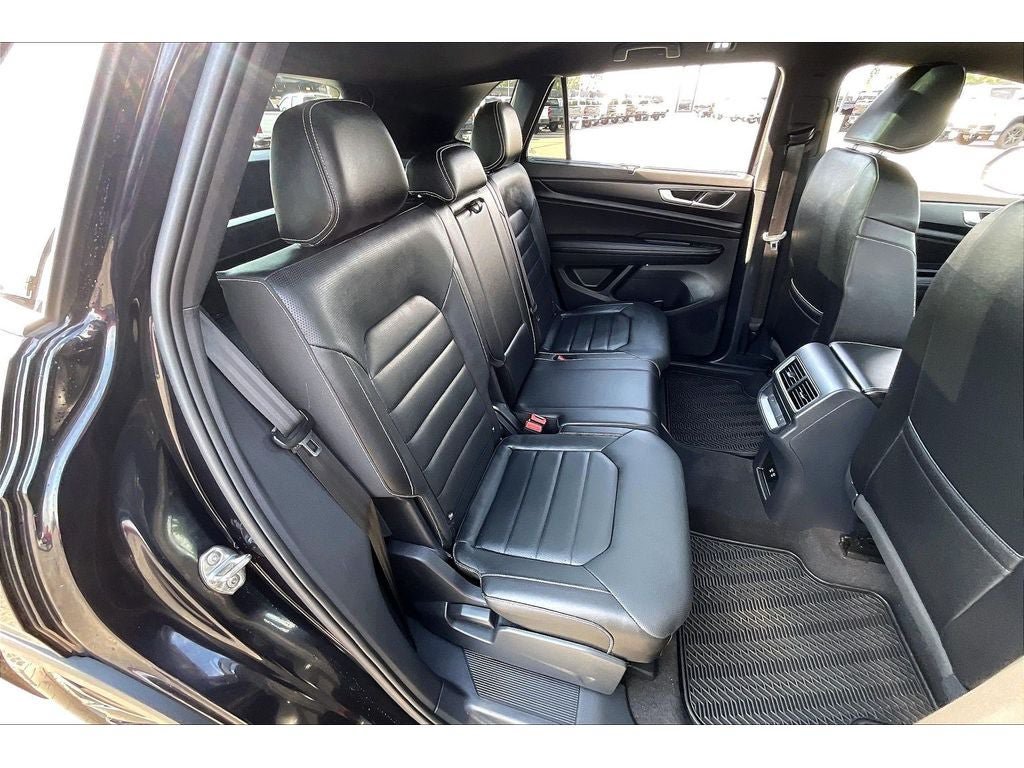 Used 2025 Volkswagen Atlas Cross Sport SEL R-Line AWD/4WD image 29