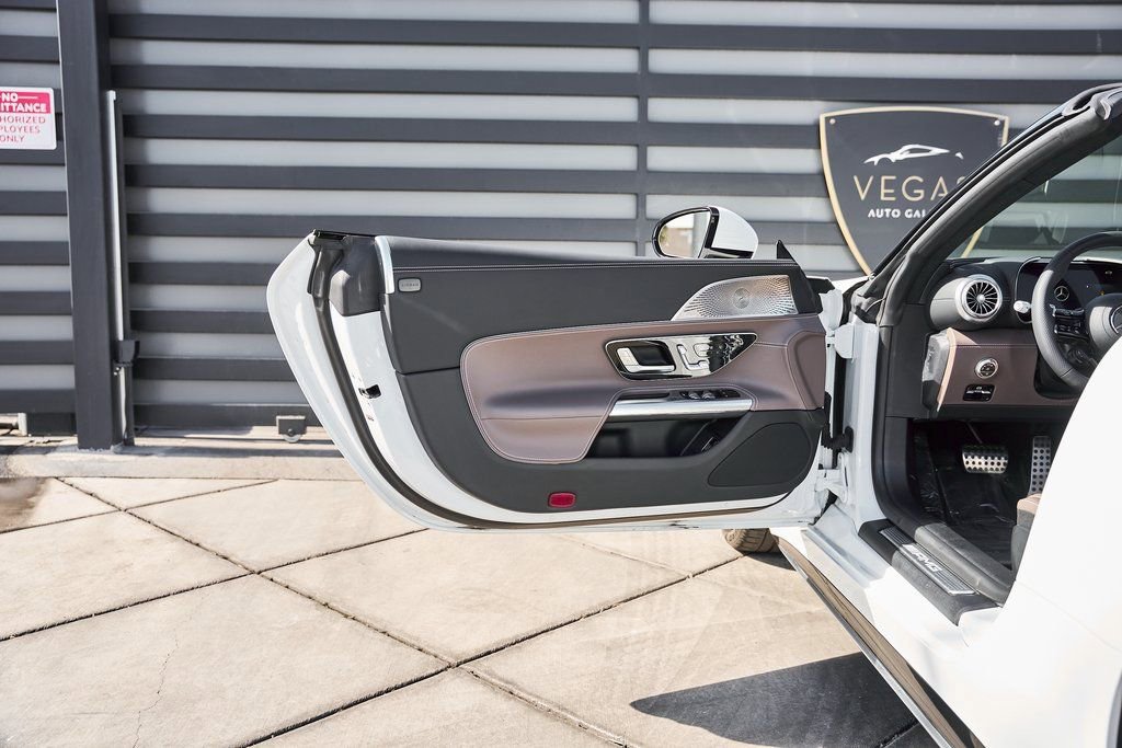 Used 2023 Mercedes-Benz SL 63 AMG 4MATIC image 29