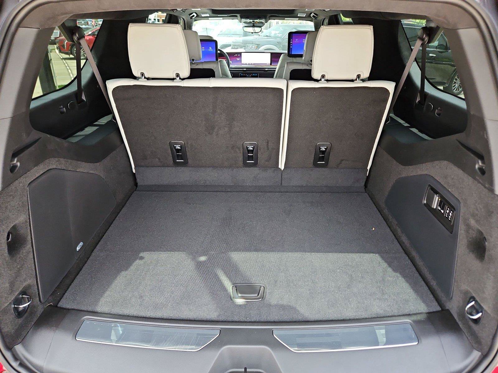 New 2026 Cadillac Escalade ESV Platinum Sport w/ LPO, ONYX Package AWD/4WD image 31