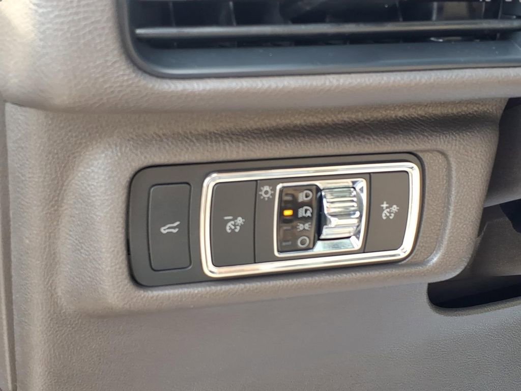 Used 2022 Lincoln Corsair FWD w/ Premium Package image 19