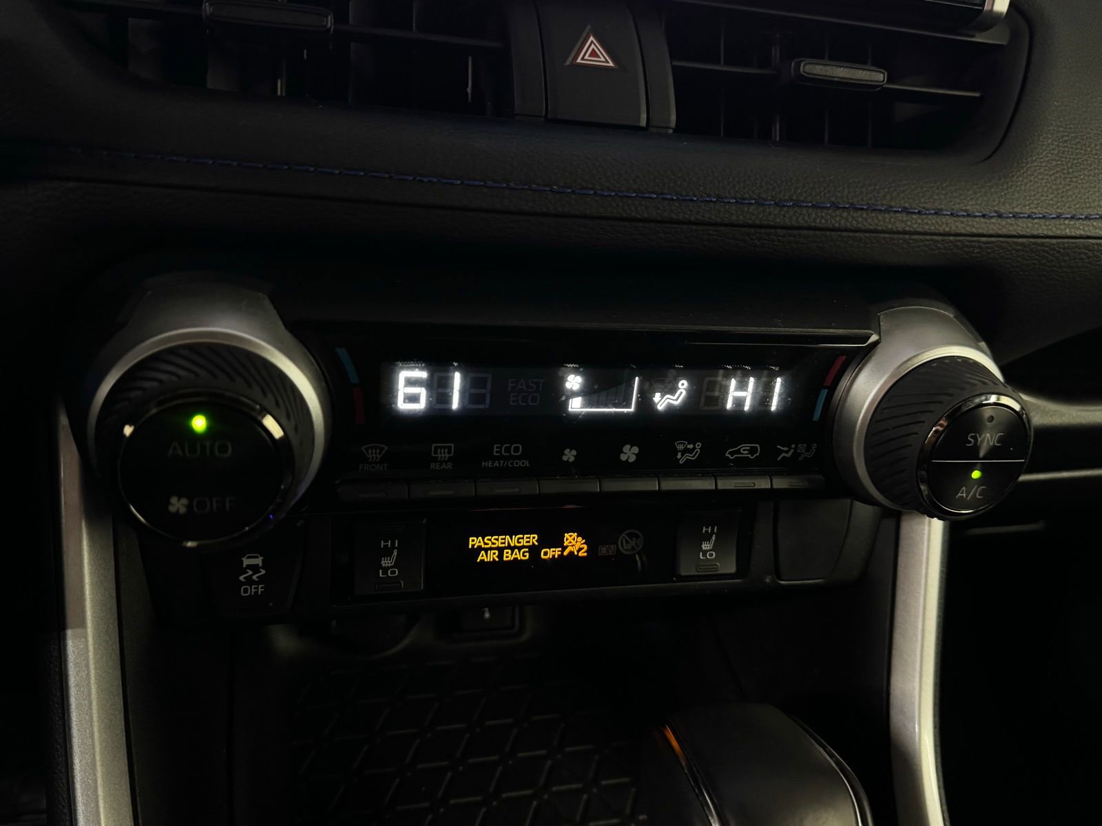 Used 2022 Toyota RAV4 SE w/ Convenience Package AWD/4WD image 17