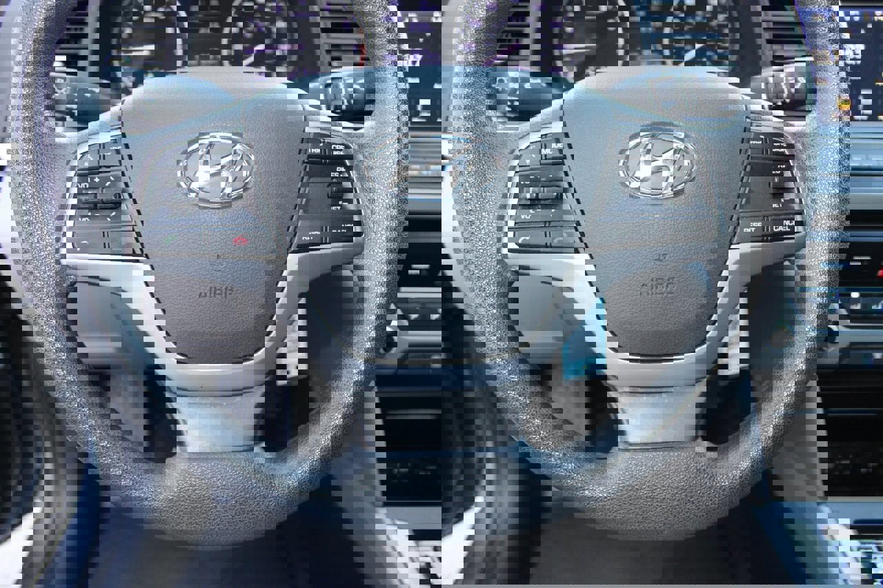 Used 2017 Hyundai Elantra SE image 11